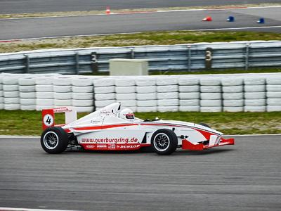 Besucher des Offenen Campus können einen Formel 3-Rennwagen bestaunen. Foto: : © capricorn NÜRBURGRING GmbH