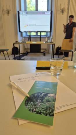 Theorieinput im Bildungszentrum Kloster Irsee durch Kreisfachberater Gartenkultur und Landespfle.jpg