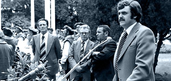 web_Europa-Park Inhaber Roland Mack bei der Eröffnung 1975.jpg