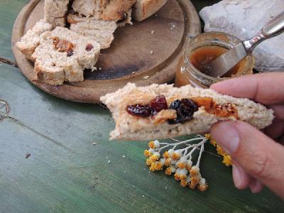 Bereits das im Steinofen gebackene, gefüllte Brot ist eine Gaumenfreude.