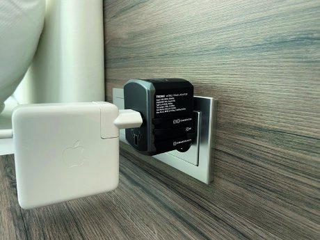 tra45bk_world travel adapter_troika(13).jpg