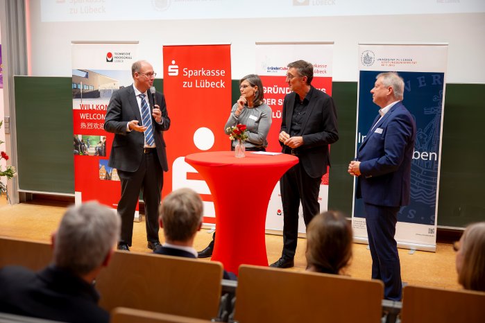 Podiumsdiskussion-Braun-Helbig-Schwartze-Schumacher.jpg