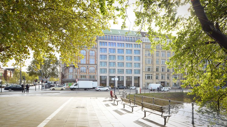 Prof-Dr-Porst-European-Institute-Eingang.jpg