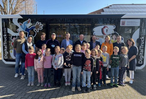 Gruppenfoto_DigitalTruck_Ulrichstein.JPG