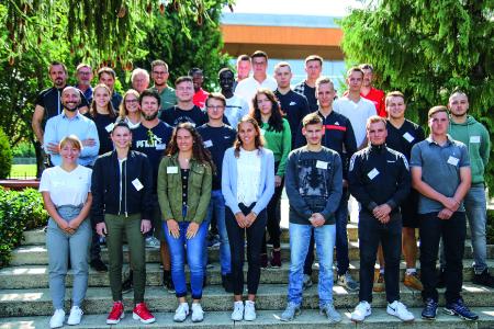 19 Azubis wurden begrüßt und von Ausbildern und anderen Azubis willkommen geheißen