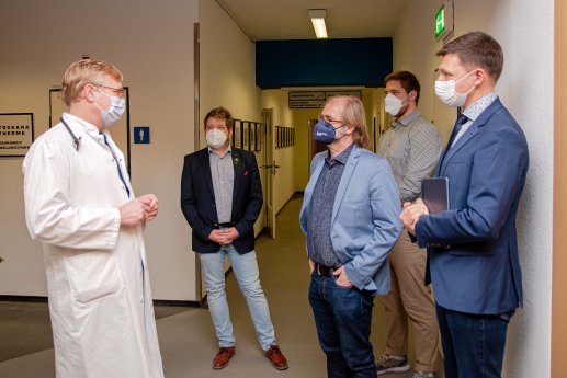 PM Dr. Becker Zukunftsstaffel Bild 2.jpg