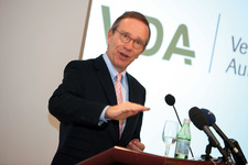 VDA-Präsident Matthias Wissmann rechnet im Jahr 2011 mit neuen Rekordmarken beim Pkw-Export und der Inlandsproduktion. Anlass zu 