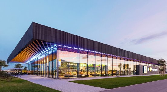 EDEKA_Pressemotiv_Be~d Retailer 2025.jpg