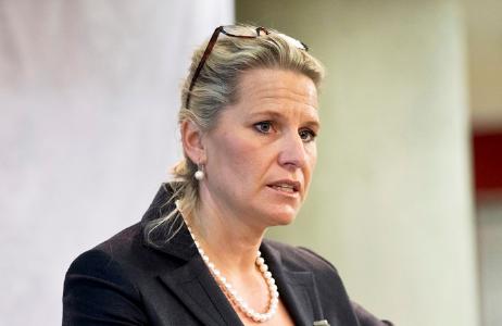 Branche im historischen Tief: Das Geschäftsklima in der Maschenindustrie ist eisig. „Die wirtschaftlichen Schäden und damit die Schäden am Wohlstand unserer Gesellschaft sind tief und teils irreparabel.“. Präsidentin Martina Bandte, Bild: © Gesamtmasche