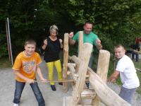 Beim spielerischen Wettkampf messen sich Groß und Klein / Copyright: Pfahlbaumuseum