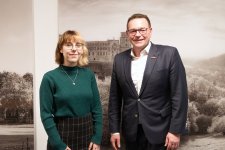 Präsident Klaus Hofmann lud Laura Marie Bette zu einem Besuch in die Handwerkskammer ein und gratulierte persönlich zu ihrem Erfolg als Bundessiegerin bei der Deutschen Meisterschaft im Handwerk.