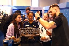 Handwerk erleben, selbst ausprobieren und ihr Talent entdecken – das können Schülerinnen und Schüler auf der Jobs for Future am Stand des Handwerks. 13 Berufe stellen sich vor und laden zu Mitmach-Aktionen ein.