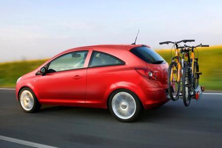 Jubiläumsmodell zu 20 Jahren Opel in den neuen Bundesländern: Der Corsa Edition Eisenach hat serienmäßig den innovative Fahrradträgersystem FlexFix® an Bord