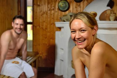 Schwitzen wie die alten Römer lautet das Motto in der römischen Sauna-Landschaft der Limes-Therme in Bad Gögging. © Tourist-Information Bad Gögging / Foto: DH Studio Köln