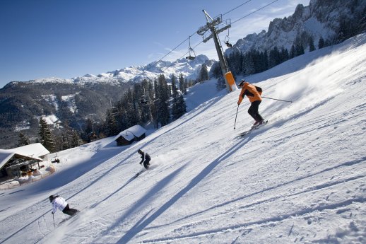 In Oberösterreichs größter Skiregion Dachstein-West rund um Gosau, Russbach und Annaberg im.jpg