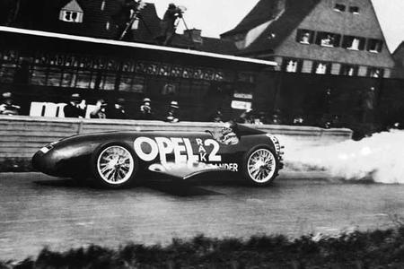 Bei 238 km/h lag die Spitzengeschwindigkeit, die Fritz von Opel am 23. Mai 1928 auf der Berliner AVUS erreichte
