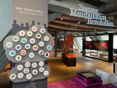 Einblick in die Dauerausstellung "Herrschaft und Landschaft – Macht und Teilhabe"