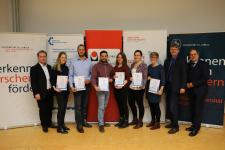 Die Ausgezeichneten und Leiter der Studierendentagung 2018 (v.l.: Prof. Thorsten Buzug, Katharina Rewerts, Michael Münst, David Laule, Johanna Sprenger, Paula Enzian, Madita Göb, Prof. Heinz Handels, Prof. Stephan Klein (Foto: Christina Debbeler)