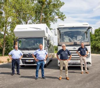 Phoenix Wolfgang Steinbauer (Vertriebsleiter), Oliver Schell (Geschäftsführer) und Concorde Joachim Baumgartner (GF), Markus Freitag (VL) freuen sich auf die LMD2020