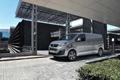 Der PEUGEOT e-Expert ermöglicht emissionsfreie Fahrten für Gewerbetreibende.