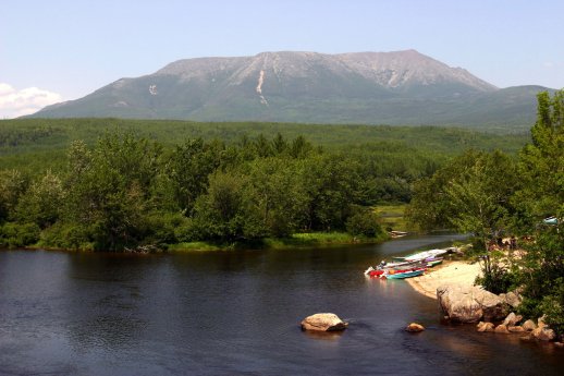 Blick auf den Mount Katahdin vom Ufer des Millinocket Lake (c) Maine Office of Tourism.jpg