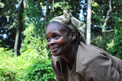 Camerun - Una delle donne coinvolte nei progetti Treedom - Nei progetti di Treedom sono imp.jpg