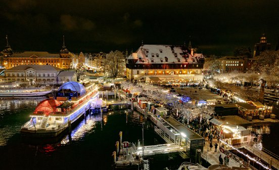 Konstanz-Stadtgarten-Hafen-Konzil-Weihnachtsschiff-Weihnachtsmarkt-Schnee-Luftbild-Abend-0.jpeg