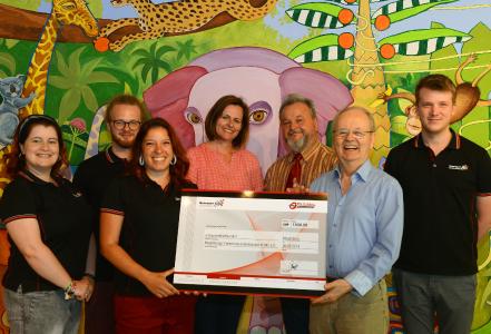 Spendenübergabe an die Kinderkrebshilfe Magdeburg (c) Hardy Gertz