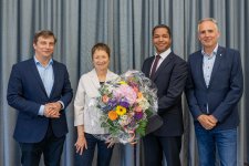 V.l.n.r.: Prof. Dr. Dr. Martin Holderried (Medizinischer Geschäftsführer), Bettina Lisbach (Erste Bürgermeisterin und Aufsichtsratsvorsitzende), Privatdozent Dr. Jonathan Nadjiri und Markus Heming (Kaufmännischer Geschäftsführer).