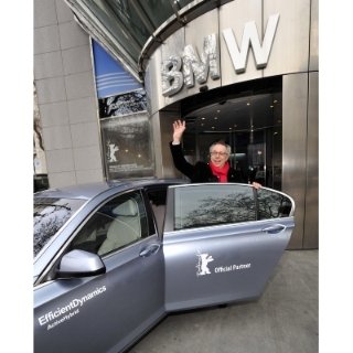 Übergabe eines BMW ActiveHybrid 7 an Herrn Dieter Kosslick, Direktor der Berlinale, durch H.jpg