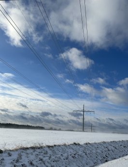 Stromleitung_Winter_Langenloh.jpg