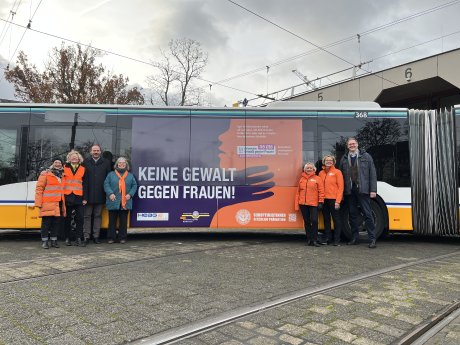 Bus%C3%BCbergabe%20Orange%20Days_LinkedIn1.JPG