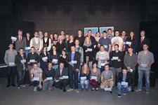 Die ausgezeichneten Kammersiegerinnen und Kammersieger 2014 im Leistungswettbewerb des Deutschen Handwerks stellten sich zusammen mit Vizepräsident Alois Jöst (hinten, 1. v. rechts) und Vizepräsident Martin Sättele (hinten, 1. v. links) zu einem Gruppenfoto im Studio A des Rhein-Neckar-Fernsehens zusammen