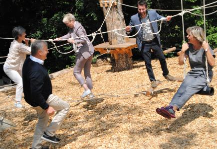 Niederbayern bietet mehr als 30 neue Fitness-Studios unter freiem Himmel, wie hier im Bild den Niederseilgarten in Hauzenberg bei Passau / Foto: obx-news/LAG Regionalinitiative Passauer Land e.V./Simone Kuhnt
