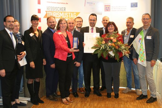 2019 - Bäderfamilie erhält Ehrenpreis des Hessischen Tourismuspreises - © Hessischer Heilbäderve.JPG