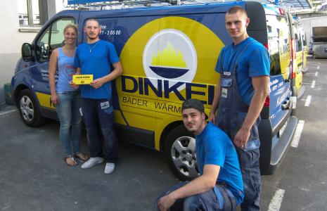 Kathrin Thalmüller, Geschäftsleitung des Unternehmens, und die drei Teilnehmer am Cash-Kurs, Alex, Johannes und Mischa / Foto: pr