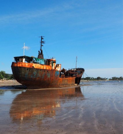 Headerbild Komoren-Reisen Schiff vor Mohéli.jpg