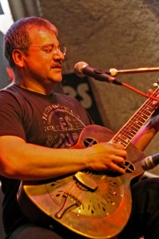 Wolfgang Kalb mit Dobro.jpg