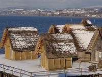 Das Freilichtmuseum  mit den  Pfahlbauhäuser aus der Stein- und Bronzezeit/ Copyright Pfahlbaumuseum Unteruhldingen