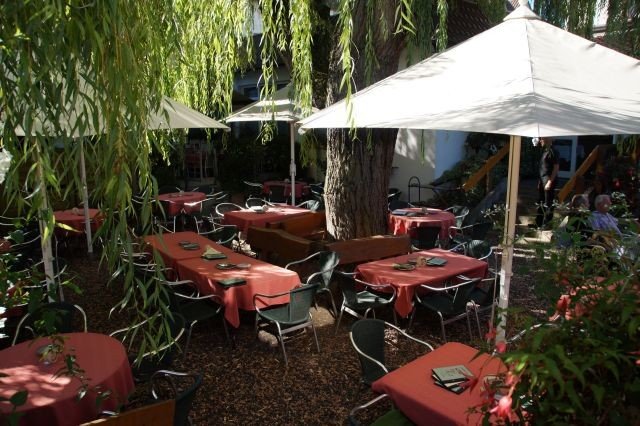 Restaurant und Hotel Krauthof - Sommerabende unter der Weide..jpg