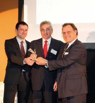 Vetter_wins_Axia_Award_2009_v2[1].jpg