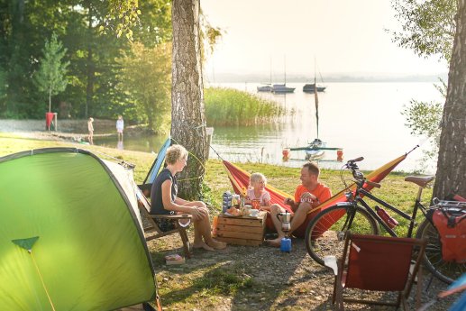 konstanz-litzelstetten-camping-familie-haengematte-zelt-fruehstueck-essen-04-copyright-mtk-hari-.jpg
