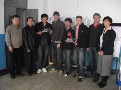 Zwei Auszubildende Aus Den Mercedes Benz Werken Gaggenau Und Worth Zu Besuch In China Daimler Ag Pressemitteilung Lifepr