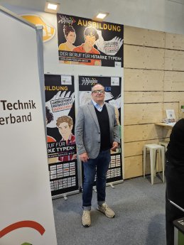 Bild_1_Präs.DuffneramStand.jpg