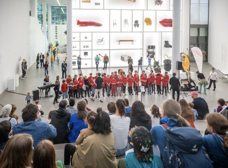 Tölzer Knabenchor_Pinakothek der Moderne_c_alexander_scharf.jpg