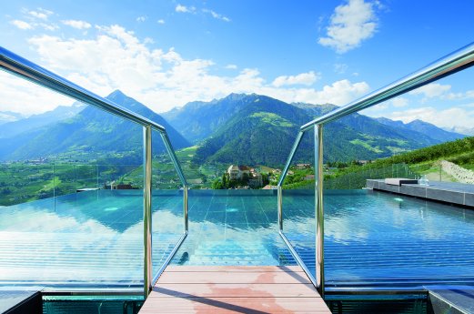 Panoramablick_aus_dem_Sole-Pool_auf_der_Dachterrasse_des_Vista_Spa.jpg