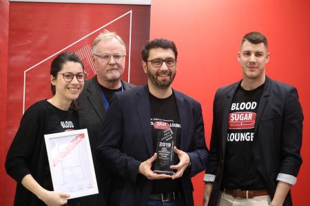 Das Team der Blood Sugar Lounge bei der Verleihung des Digital Publishing Awards in Leipzig: Lena Schmidt, Günter Nuber (Redaktionsleiter des Kirchheim-Verlags), Hanno Schorlemmer, Erik Nielsen (v.l.n.r.)