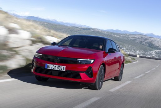 OpelAstraSportsTourerElectric (8).jpg