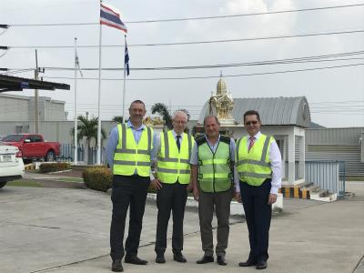 Eigentumsübergabe in Rayong: v.l. David Nicols (Huf Thailand), Helmut Janus (Huf Hülsbeck & Fürst), Steve Haritos (MHG Group) und Johann Palluch (Huf Hülsbeck & Fürst).