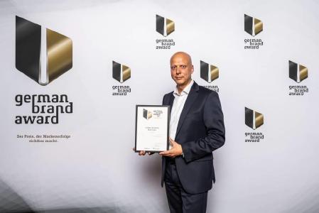 STIEBEL ELTRON Marketingleiter Claus Kroll-Schlüter freut sich über die Auszeichnung mit dem German Brand Award